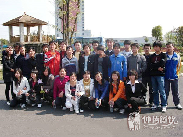 组织获奖学生株洲生态游合影