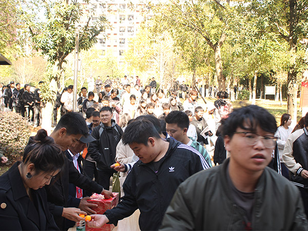 感恩回馈——免费抽餐券活动
