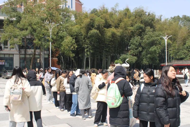 湖南钟情餐饮管理有限责任公司,餐饮管理,钟情餐饮管理,团体膳食,大学食堂,学院食堂,学校餐饮 湖南钟情餐饮管理有限责任公司,餐饮管理,钟情餐饮管理,团体膳食,大学食堂,学院食堂,学校餐饮