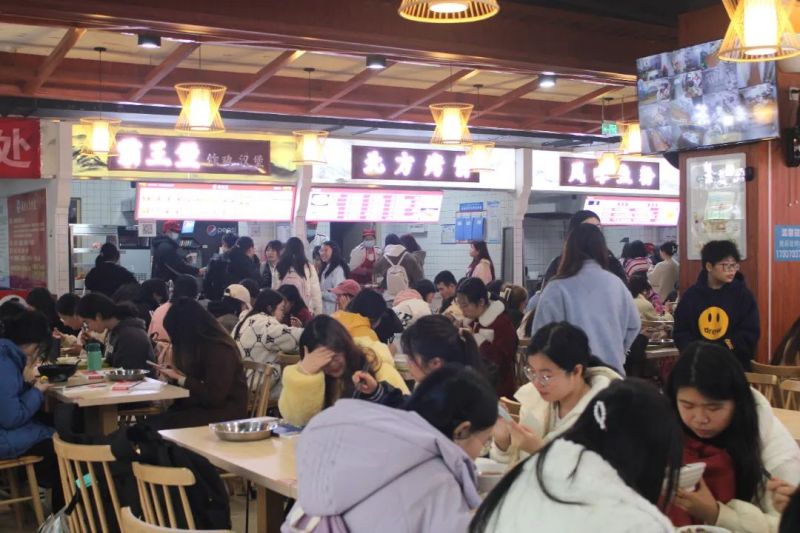 湖南钟情餐饮管理有限责任公司,餐饮管理,钟情餐饮管理,团体膳食,大学食堂,学院食堂,学校餐饮
