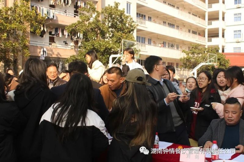 湖南钟情餐饮管理有限责任公司,餐饮管理,钟情餐饮管理,团体膳食,大学食堂,学院食堂,学校餐饮
