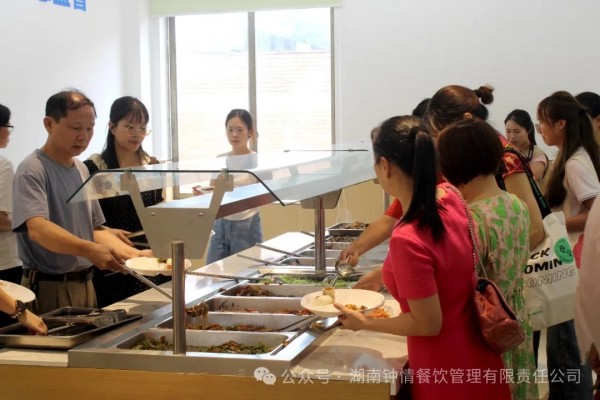 湖南钟情餐饮管理有限责任公司,餐饮管理,钟情餐饮管理,团体膳食,大学食堂,学院食堂,学校餐饮